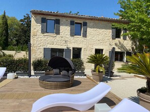 Terrace/patio - Holiday Home “Le Mistral” with Shared Pool, Wi-Fi & Air Conditioning (Saint-Rémy-de-Provence)