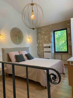 WiFi, bed sheets - Holiday Home “Le Mistral” with Shared Pool, Wi-Fi & Air Conditioning (Saint-Rémy-de-Provence)