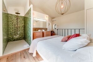 WiFi, bed sheets - Holiday Home “Le Mistral” with Shared Pool, Wi-Fi & Air Conditioning (Saint-Rémy-de-Provence)