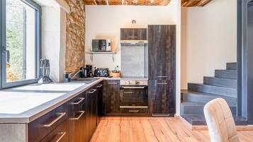 Refrigerador, microondas, horno y parrilla de estufa