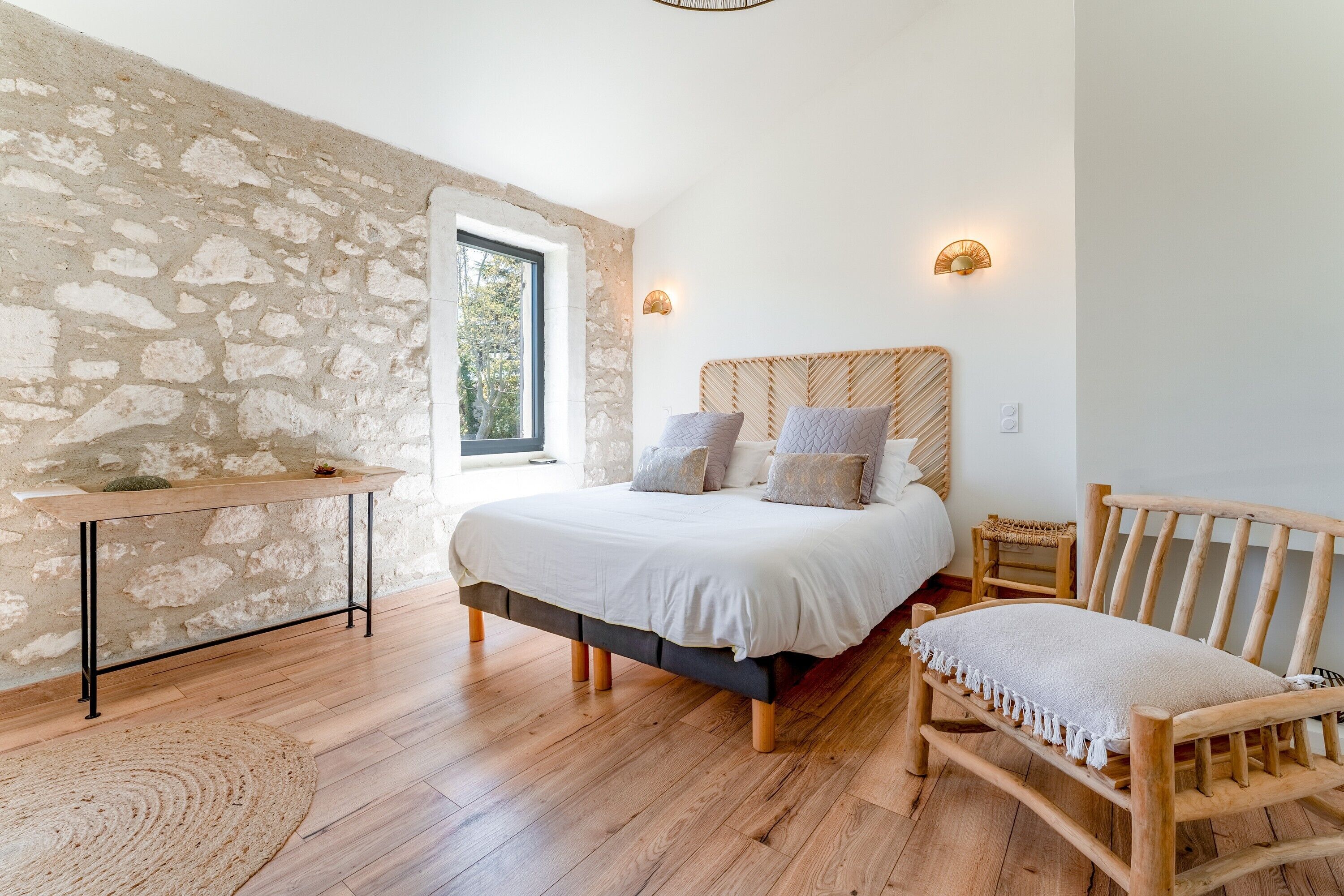 Tabla de planchar con plancha, wifi y ropa de cama 