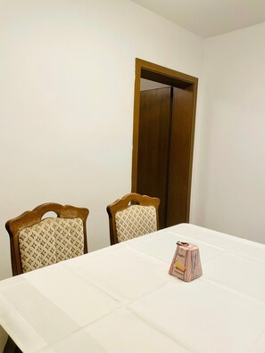 Dining - Apartment 'Alexa' with Shared Terrace and Wi-Fi (Eußenheim)