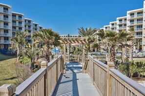 Property grounds - 🌊Beachfront-Beach Svc-Waterfall Lagoon Pool-Resort Amenities-Waterscape 424-B🌊 (Ft. Walton Beach)