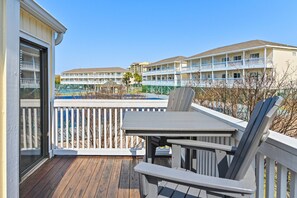 Outdoor dining - ☀️Stunning Water Views | Easy Beach Access | Sandpiper Cove 19☀️ (Destin)