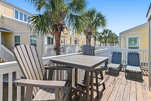 Outdoor dining - ☀️Stunning Water Views | Easy Beach Access | Sandpiper Cove 19☀️ (Destin)