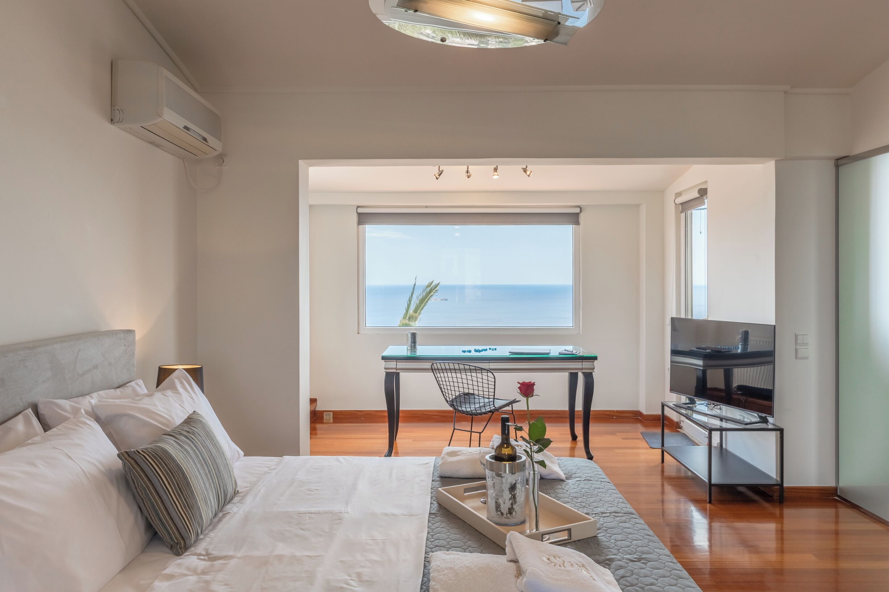 高级别墅, 海景 | 防过敏的被褥、客房内保险箱、办公桌、遮光窗帘