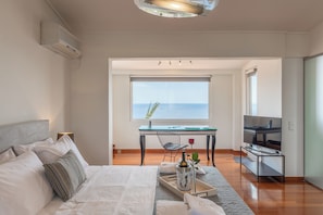 Superior villa, uitzicht op zee | Hypoallergeen beddengoed, een kluis op de kamer, een bureau