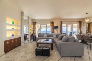 Villa Supérieure, vue mer | Salle de séjour | TV connectée, Netflix, table de tennis de table, services de streaming