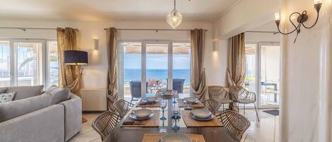 Villa supérieure, vue sur la mer | Salle à manger