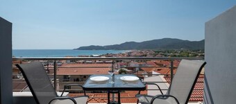 Blue Horizon Sarti - Charming Quad Seaview Getaway