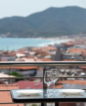 Outdoor dining - Blue Horizon Sarti - Cozy Double Seaview Gem (Sarti)