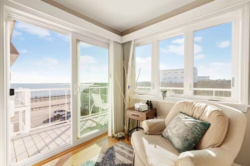 ~Salty Sunsets & Sandy Toes~ 493 Ocean Blvd