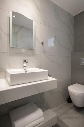 Shower - Blue Horizon Sarti - Cozy Quad Seaview Escape (Sarti)