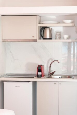 Fridge, coffee/tea maker - Blue Horizon Sarti - Cozy Quad Seaview Escape (Sarti)