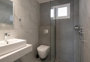 Shower - Blue Horizon Sarti - Cozy Quad Seaview Escape (Sarti)