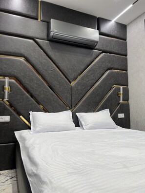Iron/ironing board, WiFi, bed sheets - TuranWay Aparts 1 NRG U Tower in Toshkent with gym (Тоshkent)