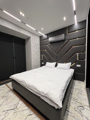Iron/ironing board, WiFi, bed sheets - TuranWay Aparts 1 NRG U Tower in Toshkent with gym (Тоshkent)