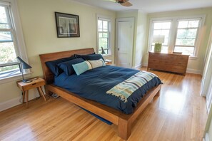 3 bedrooms, iron/ironing board, WiFi, bed sheets - 1 of a Kind: Modern Architecture, Natural Beauty, Walk to Amherst College (Amherst)