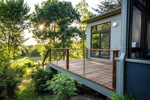 Terrace/patio - 1 of a Kind: Modern Architecture, Natural Beauty, Walk to Amherst College (Amherst)