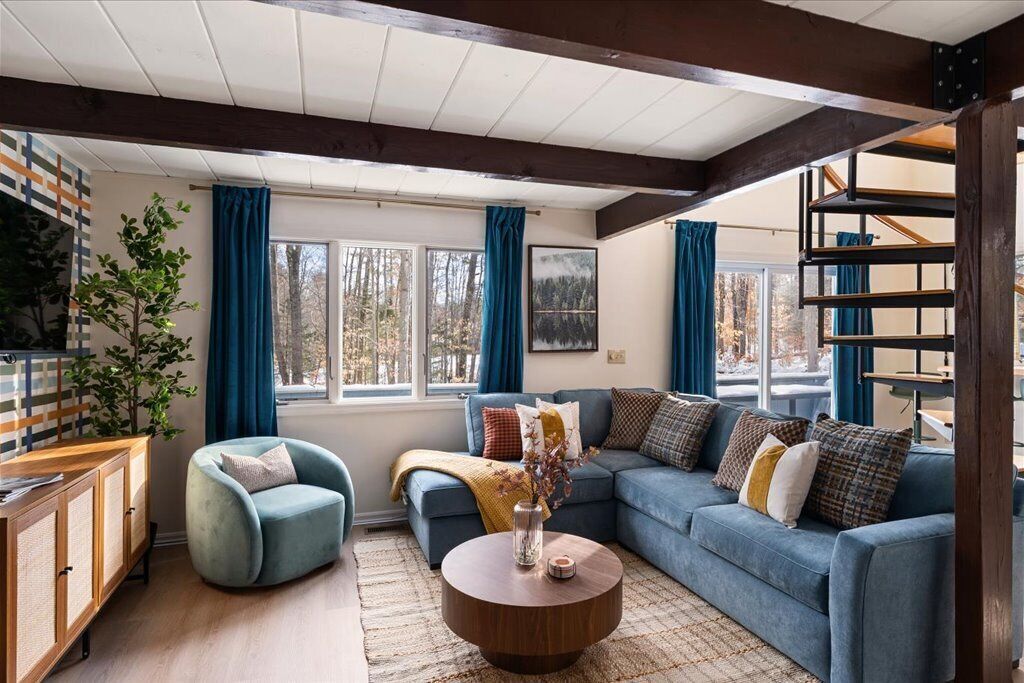 Smart TV, fireplace, table tennis