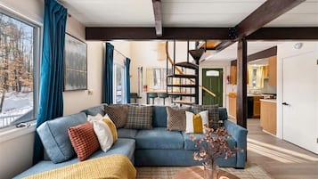 Smart-TV, Kamin, Tischtennisplatte