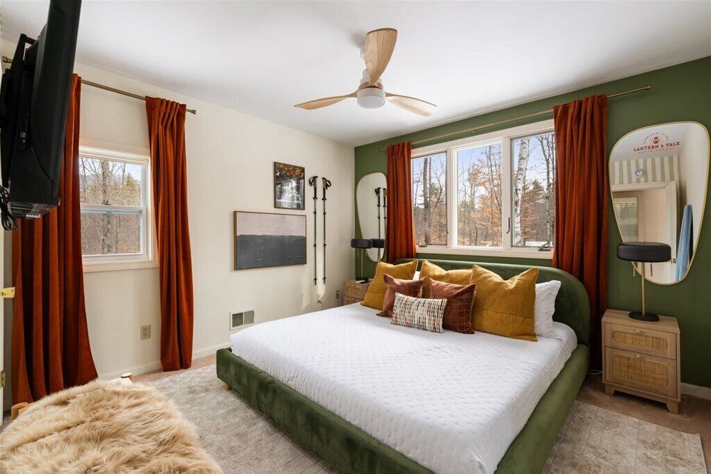 3 bedrooms, desk, iron/ironing board, travel cot