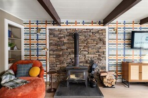 Interior - Luxe North Conway Family Retreat -Sleeps 12- Hot Tub + Game&Movie Room+Kids Loft (Conway)