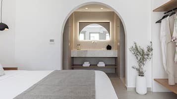Junior Suite, Balcony, Resort View | Bathroom