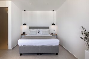 Front of property - Filomare Suites (Santorini)