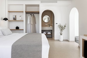 Front of property - Filomare Suites (Santorini)