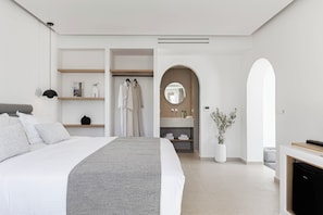 Front of property - Filomare Suites (Santorini)