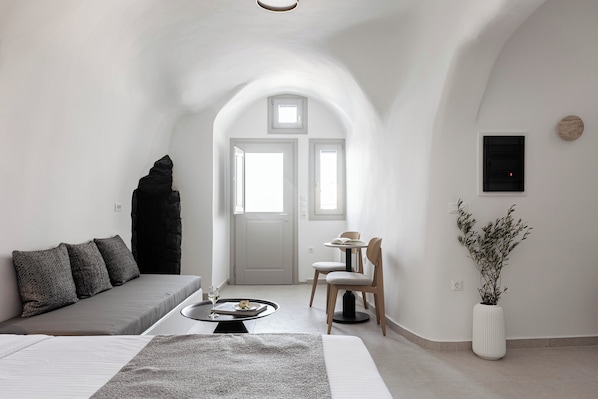 In-room safe, free WiFi - Filomare Suites (Santorini)