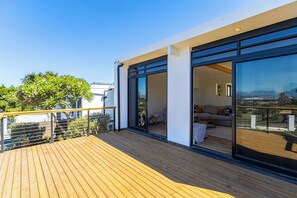 Terrace/patio - Modern Stellenberg Retreat w Pool, Cool AC & Mountain Views (Cape Town)