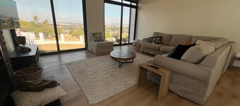 Modern Stellenberg Retreat w Pool, Cool AC & Mountain Views