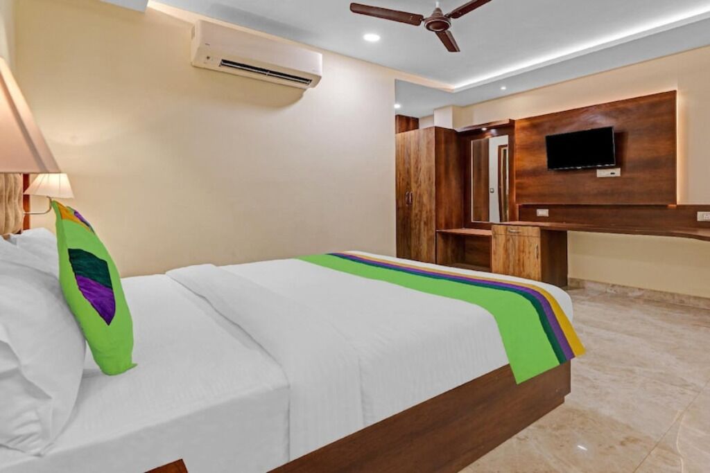 Deluxe Room | Memory-foam beds, desk, laptop workspace, free WiFi