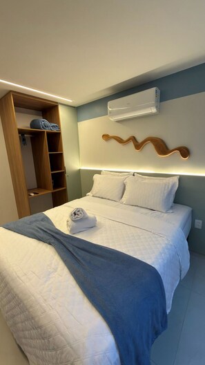 Departamento, 1 cama Queen size y sofá cama, balcón, vista a la alberca | Espacio para trabajar con laptop y cortinas blackout 