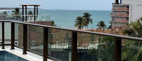 2 outdoor pools