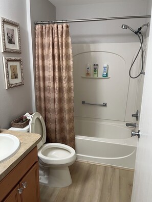 Shower, towels, toilet paper - Marvelous 3-bedroom house with AC in The Villages (The Villages)