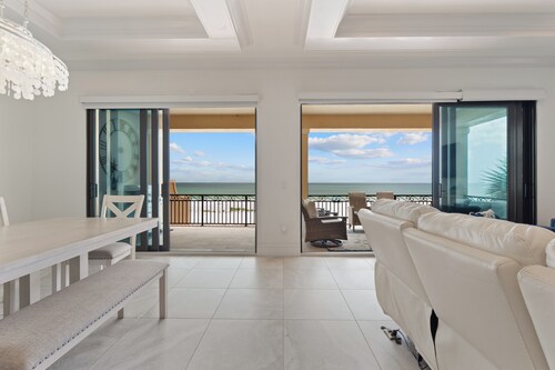 Blue Paradise~ Luxury Beachfront~ Private Pool & Elevator~ Stunning Views
