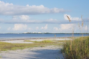 On the beach - 🌴Luxury Beachfront | Private Pool | Elevator | Stunning Views | Blue Paradise🌴 (Fort Myers Beach)