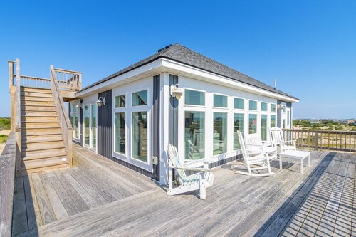 Gorgeous semi-oceanfront home on the 4x4 beaches w/ swim spa & ocean views!