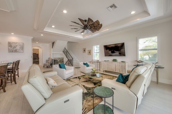TV - 🌅Gulf Front Stunner | Private Pool + Spa | Elevator | Sunset Siesta🌅 (Fort Myers Beach)