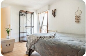 1 bedroom, iron/ironing board, travel cot, free WiFi - Appartement cosy Rive Ouest, Lac d'Annecy. Petit cocon, accepte les 4 pattes. (Saint-Jorioz)