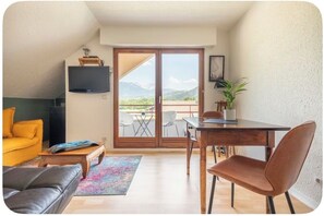 TV - Appartement cosy Rive Ouest, Lac d'Annecy. Petit cocon, accepte les 4 pattes. (Saint-Jorioz)
