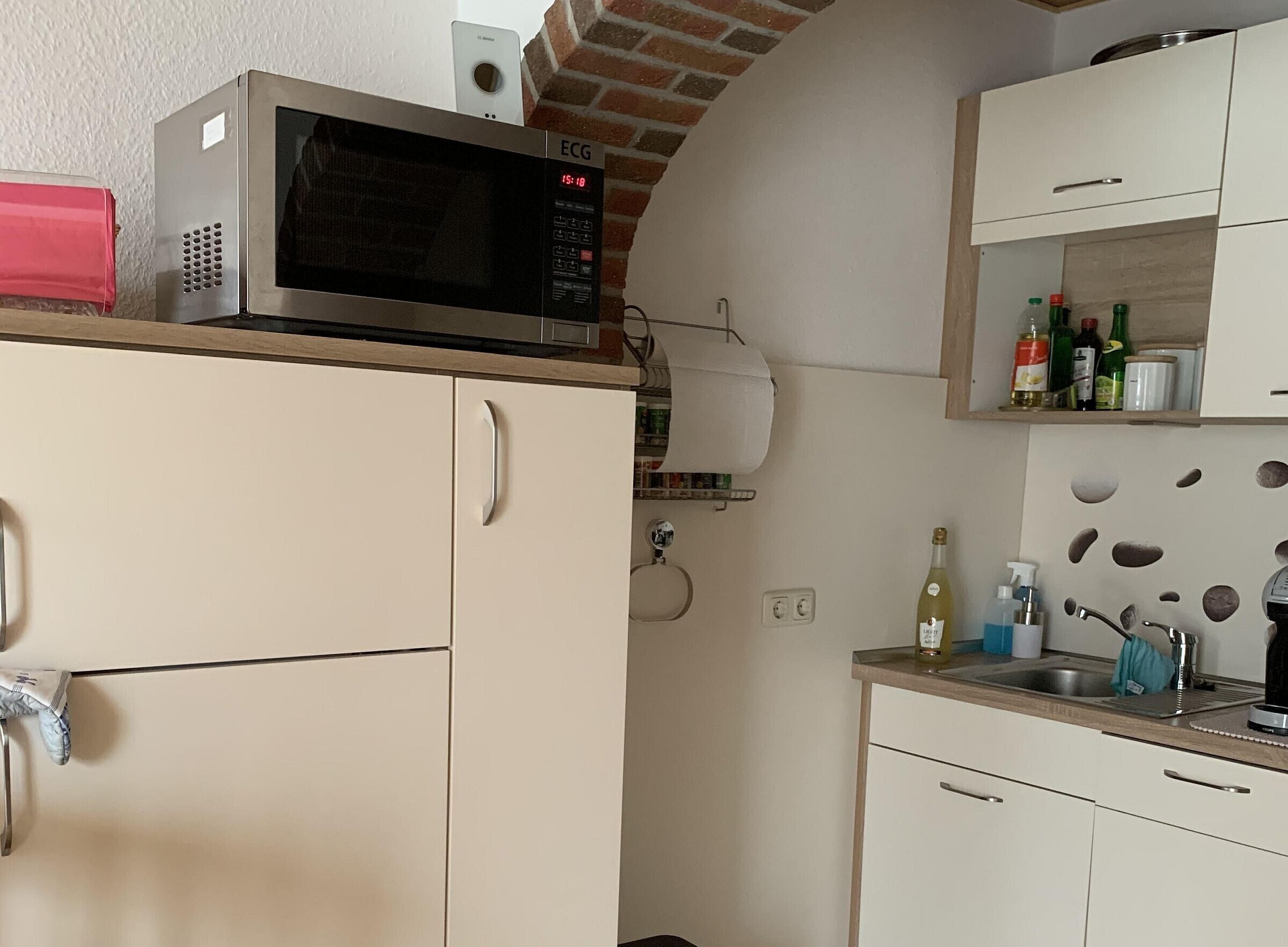 Kühlschrank, Mikrowelle, Ofen, Herdplatte