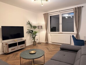 TV - EXCLUSIVE 2 room OG1 apartment with balcony in top location! (Bremen)