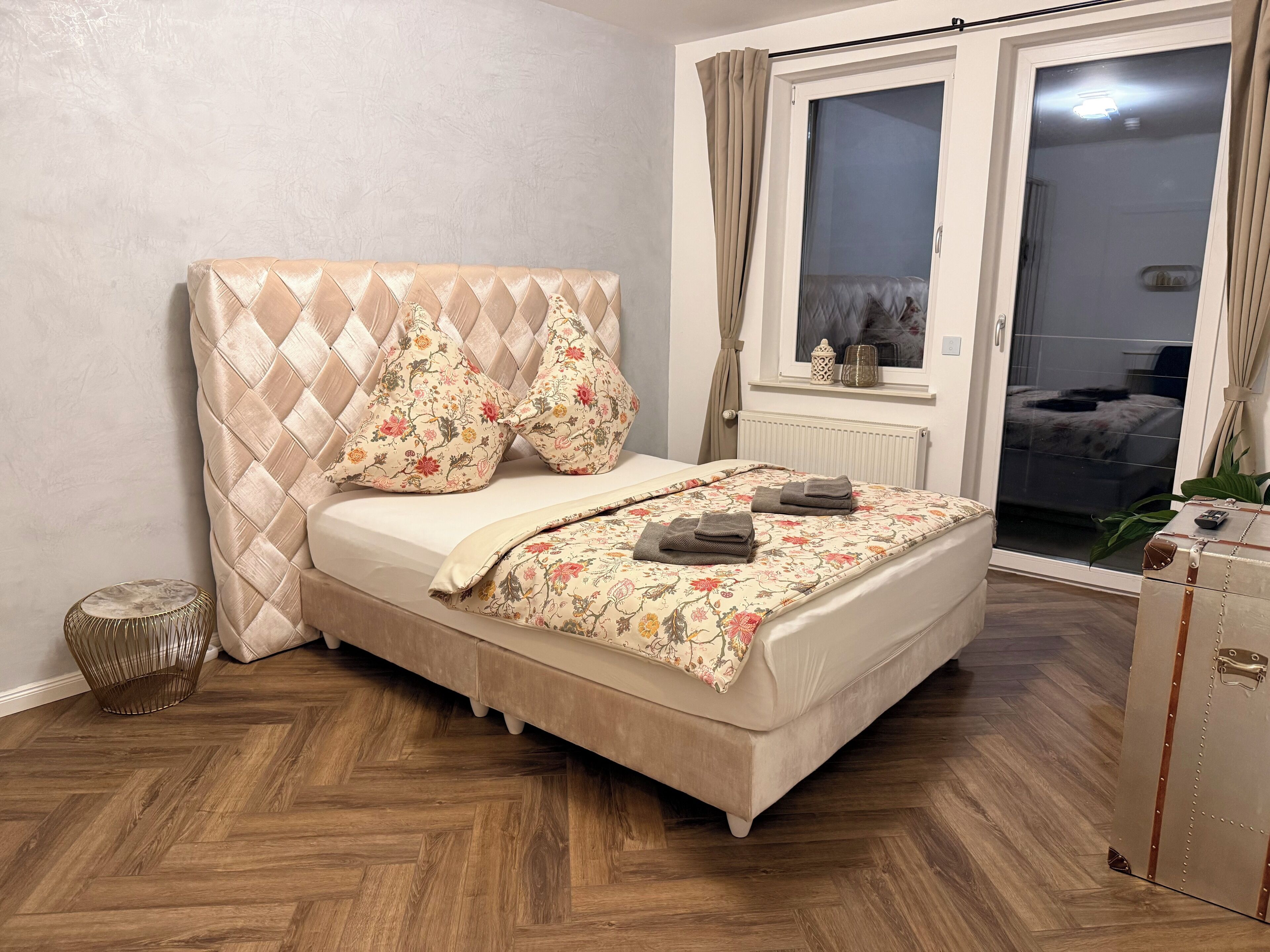 Iron/ironing board, WiFi, bed sheets