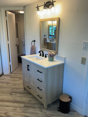 Interior - Cozy and sunny canal-facing condo in charming Port Charlotte - Monthly + Stay  (Port Charlotte)