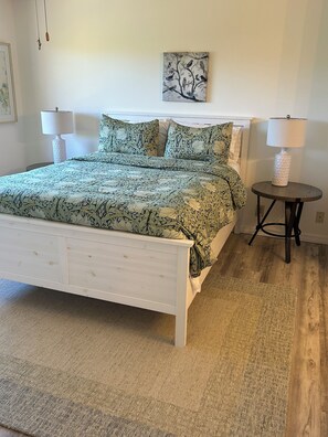 Internet, bed sheets - Cozy and sunny canal-facing condo in charming Port Charlotte - Monthly + Stay  (Port Charlotte)