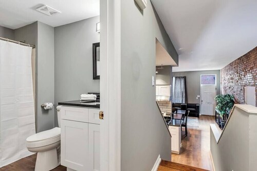 Settle into Soulard! 6 Bedrooms 4 full baths